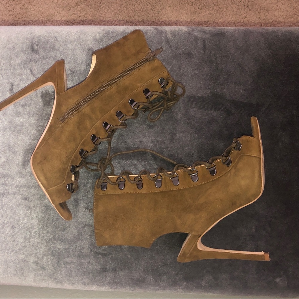 Olive green faux suede Steve Madden booties!!
